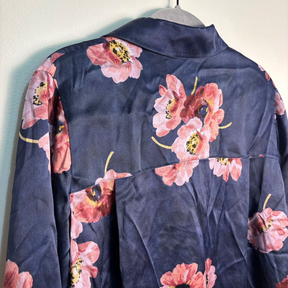 Vince 100% Silk Floral Blouse NWT Medium Navy Button Front Quiet Luxury Luxe - Picture 11 of 11